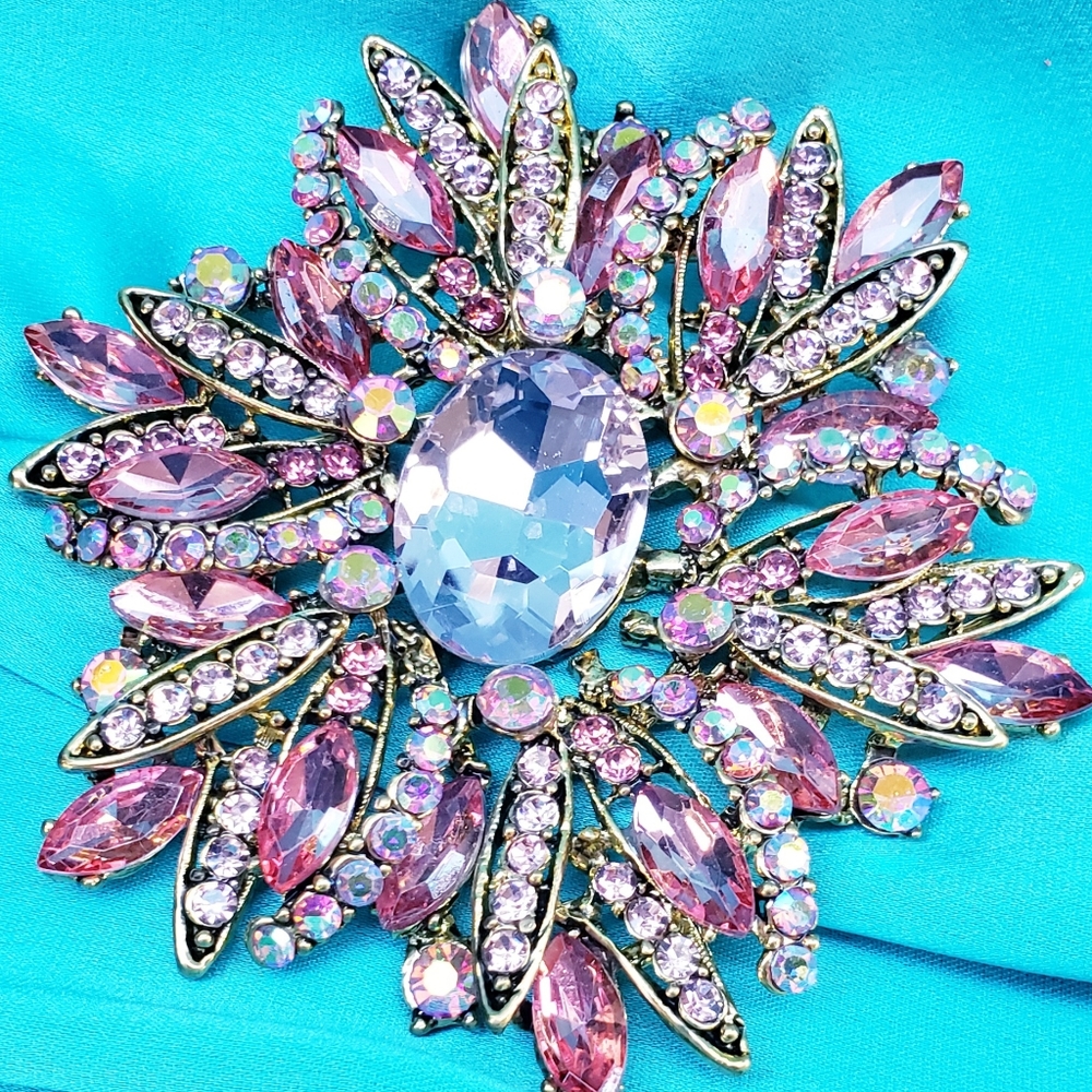 Brooch - Picture 2 of 2